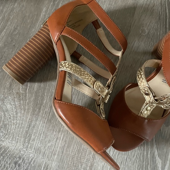 Heels - Picture 2 of 5